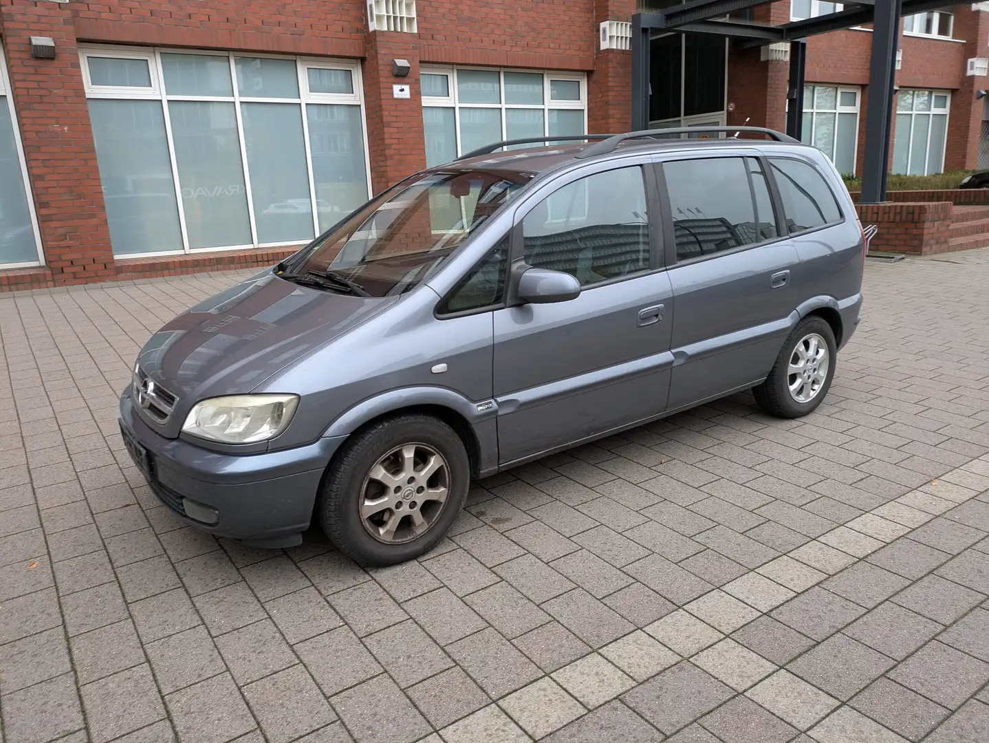 Opel Zafira Zafira 1.6 Elegance Silber - 1