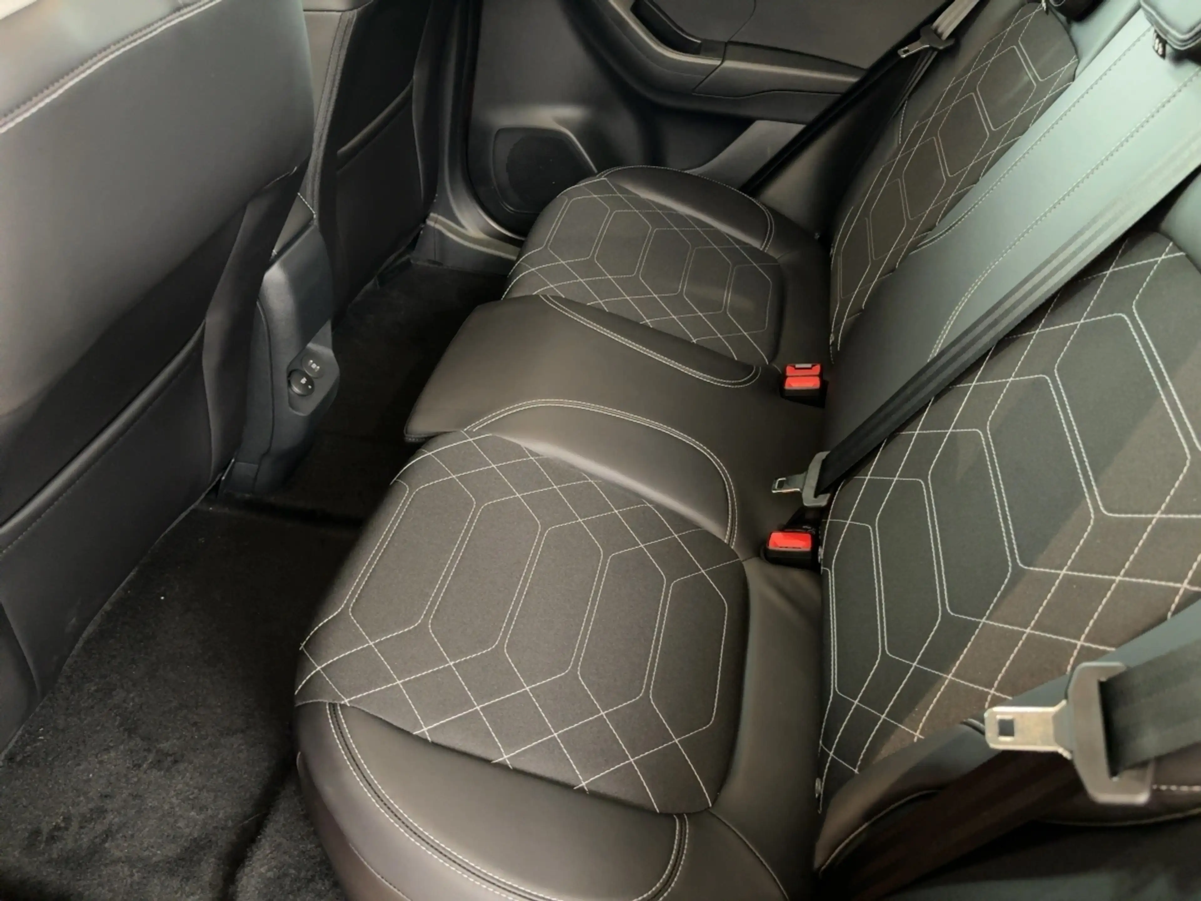 Ford Puma 46,8 kWh Premium LED B&O AHK — photo 14