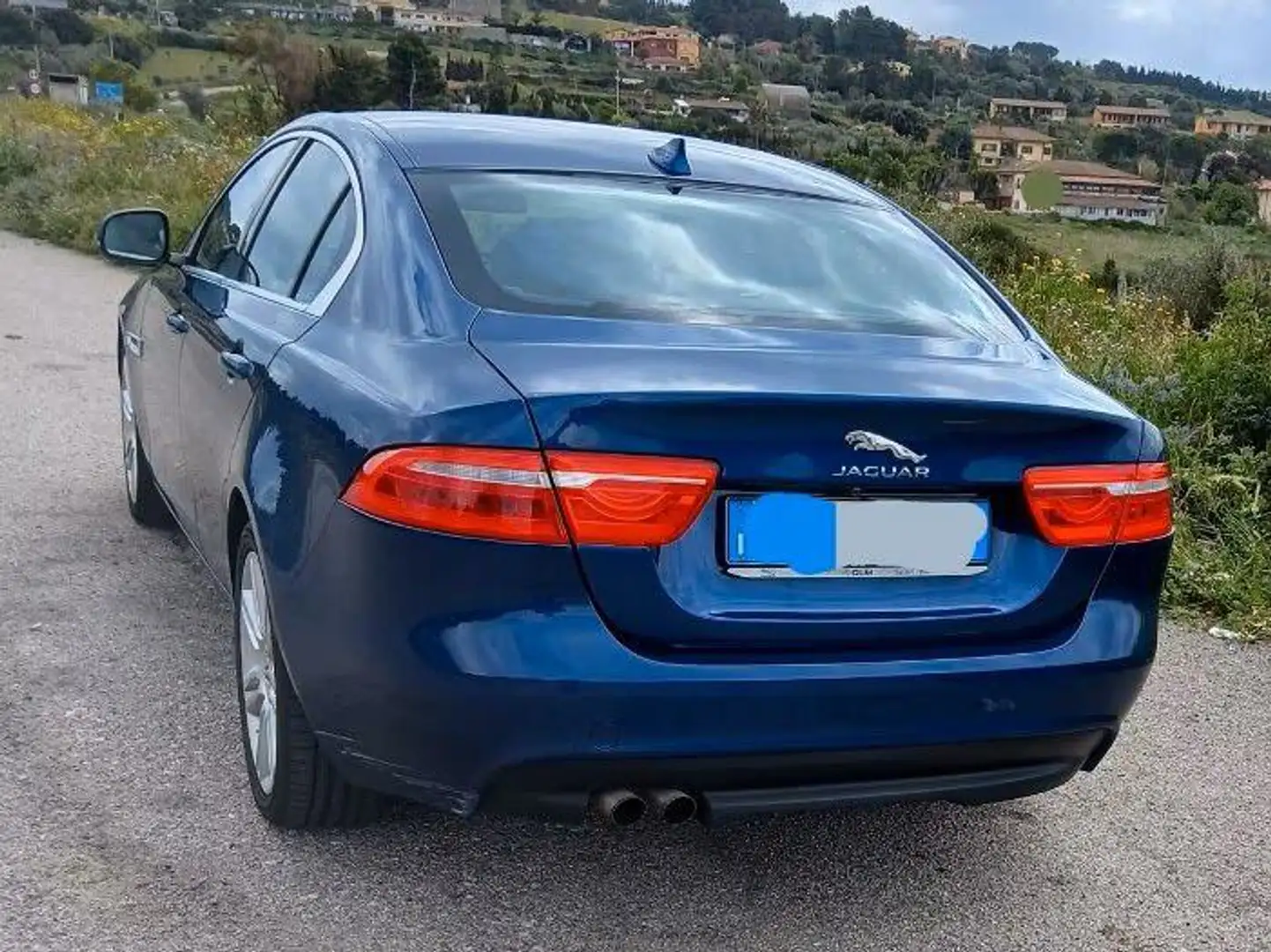 Jaguar XE XE 2.0d Prestige Business edition 180cv auto Blu/Azzurro - 2
