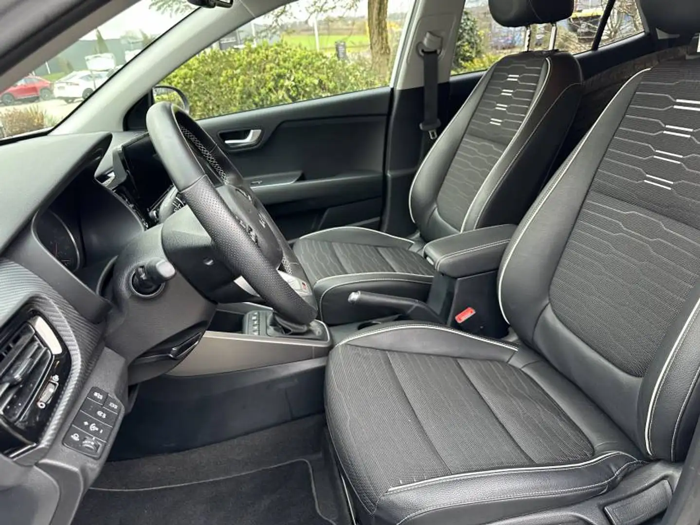 Kia Stonic 1.0T 120 48V GTL NAVI Silber - 2