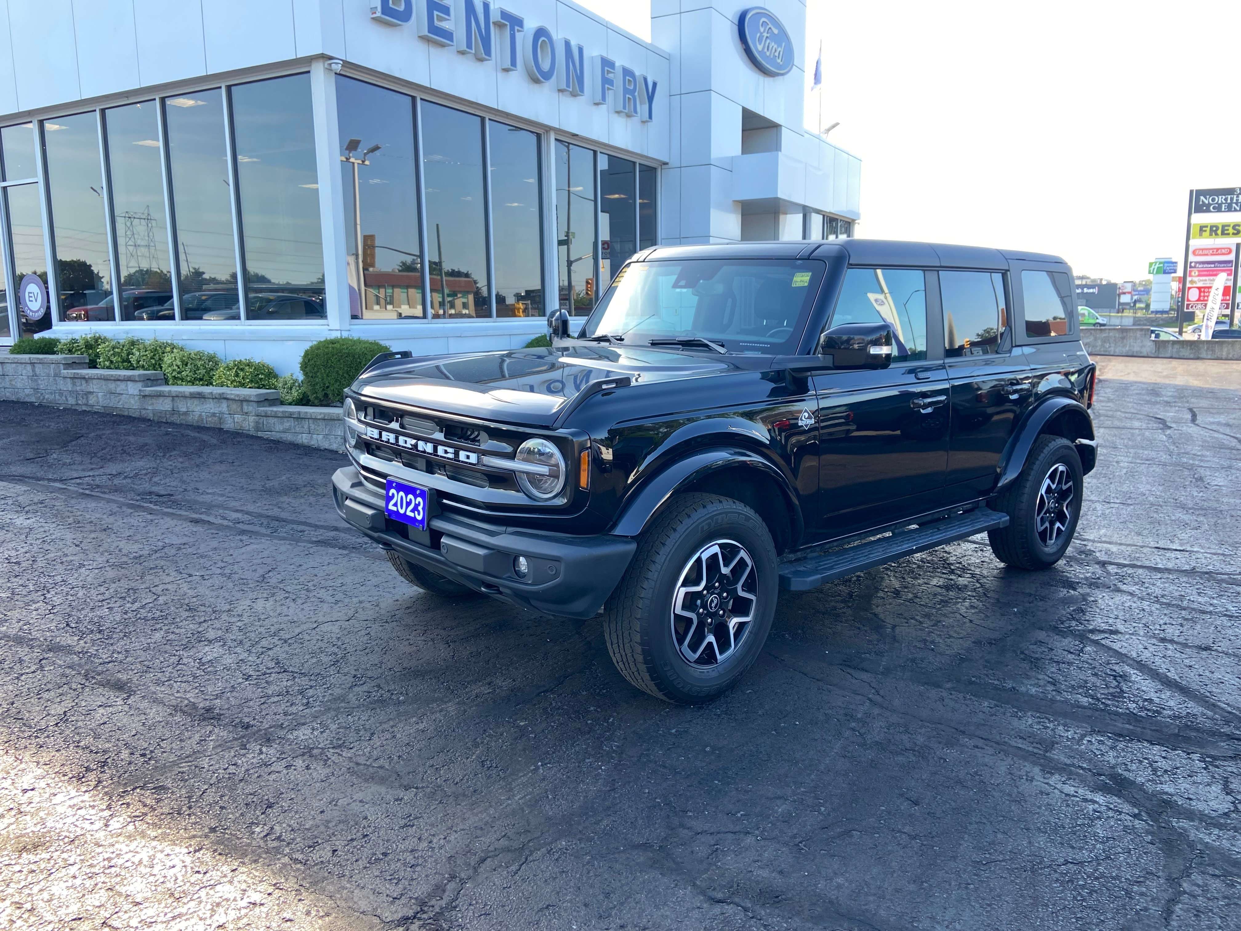 2023 Ford Bronco 4dr High Package Leather Hard Top T-Tow