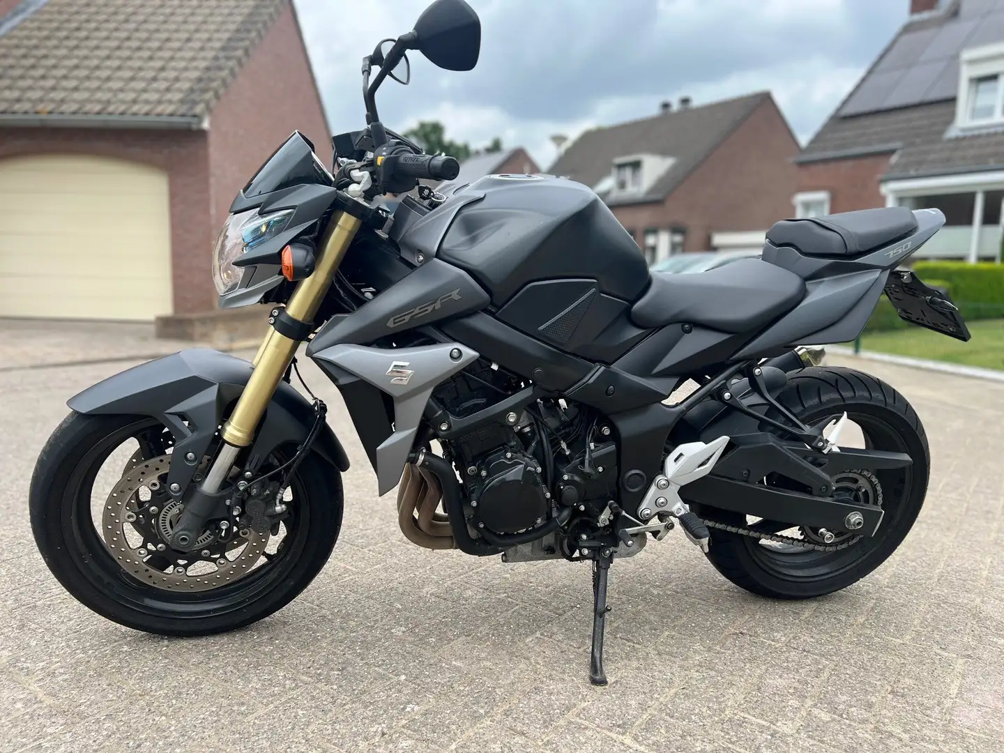 Suzuki GSR 750 Zwart - 1