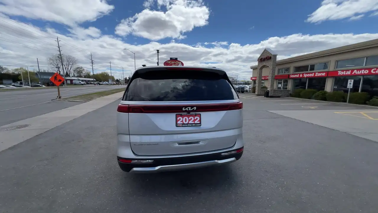 Kia Carnival снимка Kia Carnival