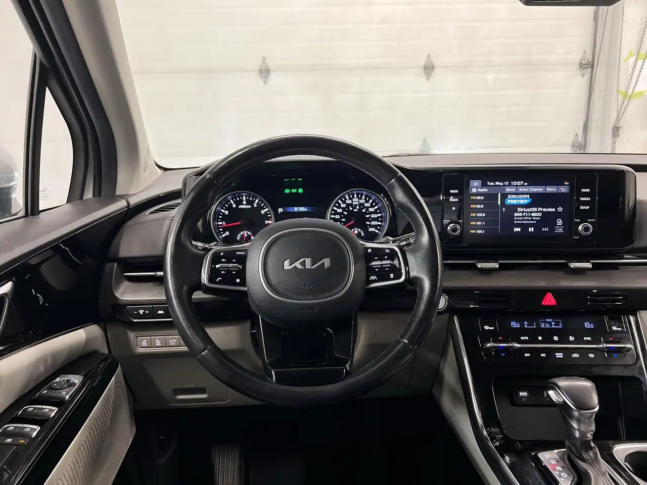 Kia Carnival снимка Kia Carnival