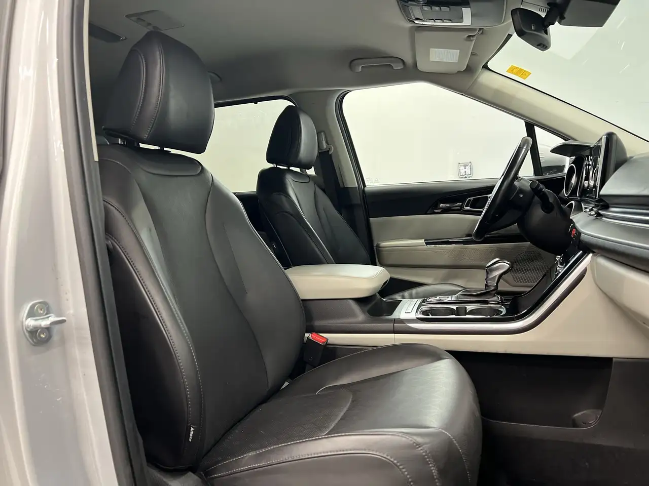 Kia Carnival снимка Kia Carnival