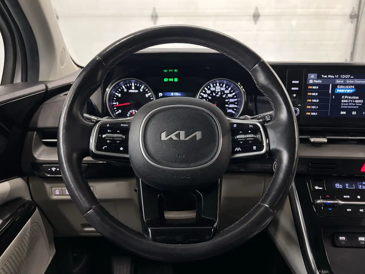 Kia Carnival снимка Kia Carnival
