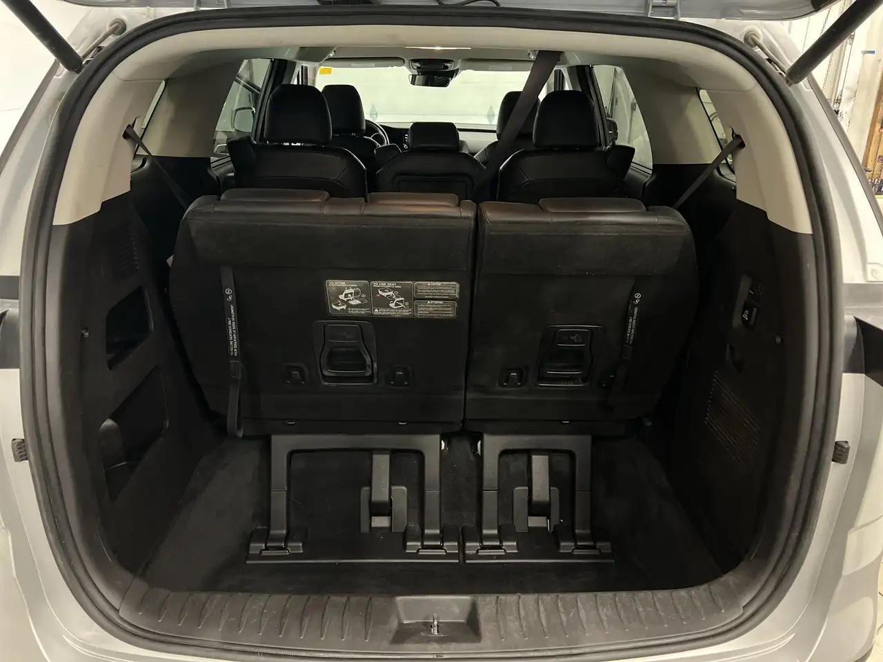 Kia Carnival снимка Kia Carnival