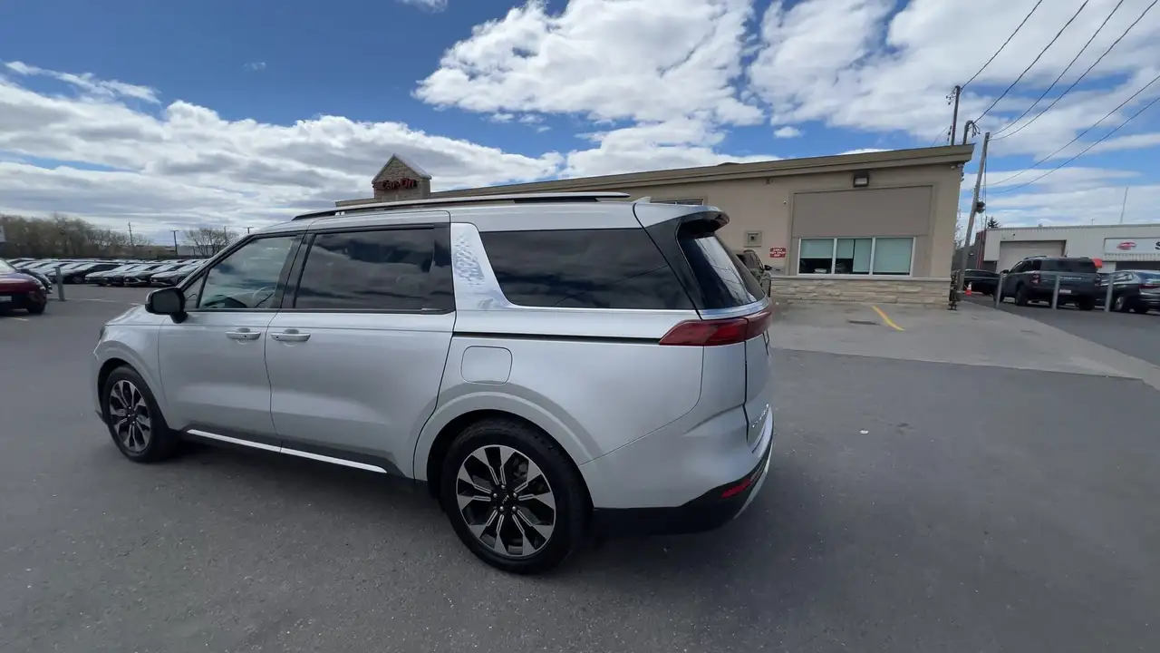 Kia Carnival снимка Kia Carnival