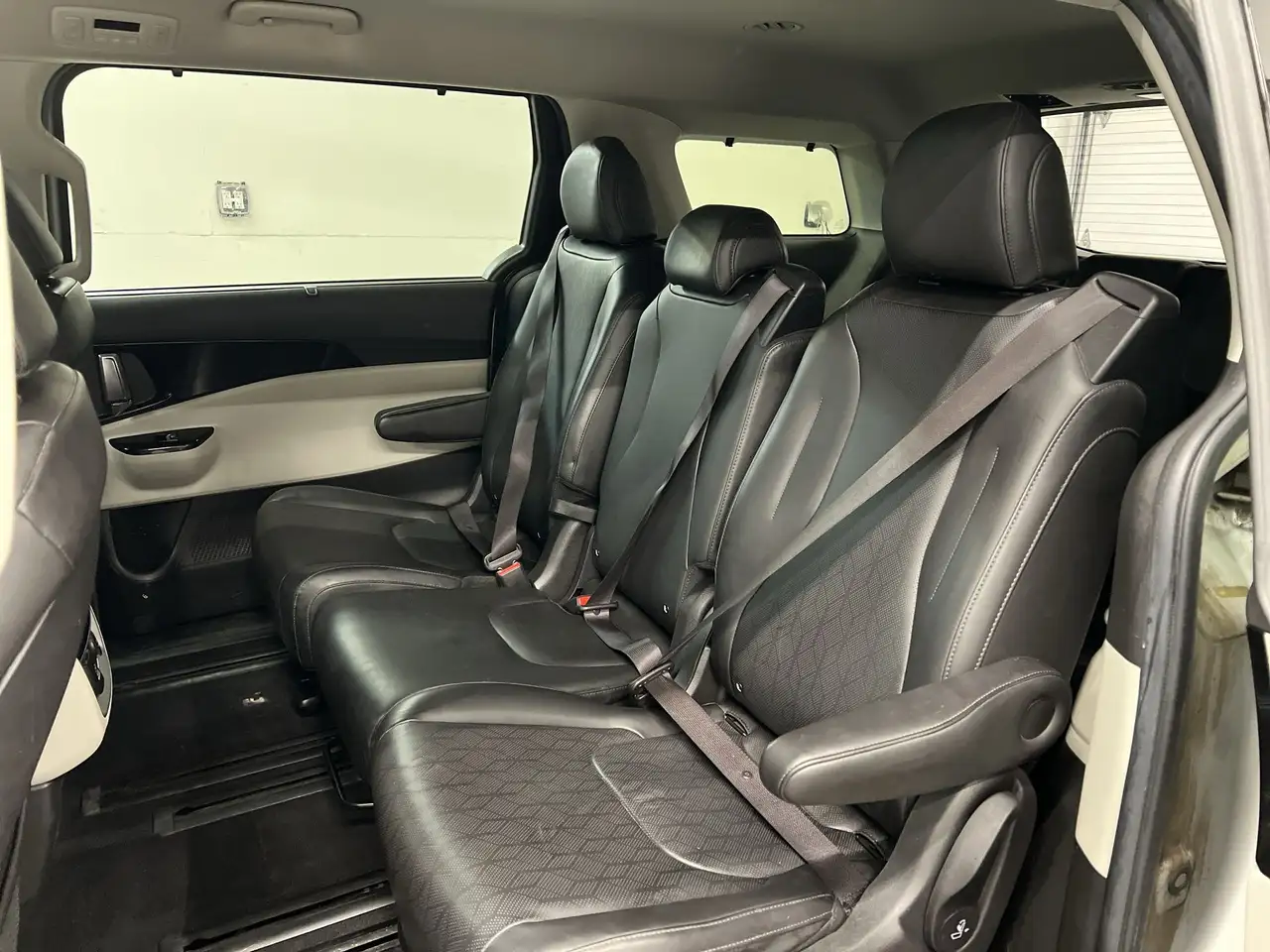Kia Carnival снимка Kia Carnival
