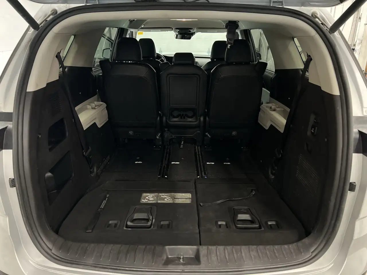 Kia Carnival снимка Kia Carnival