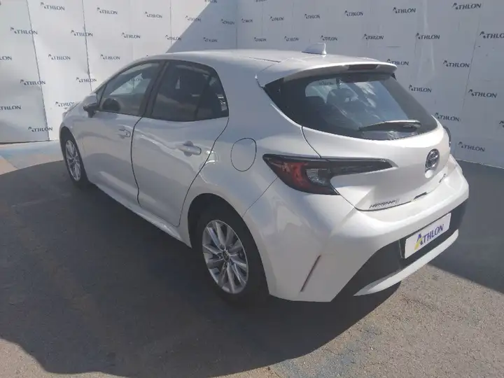 Toyota Auris 2023, foto 2