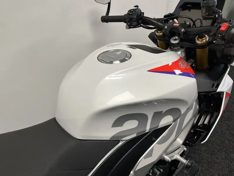 Aprilia Tuono - foto 8