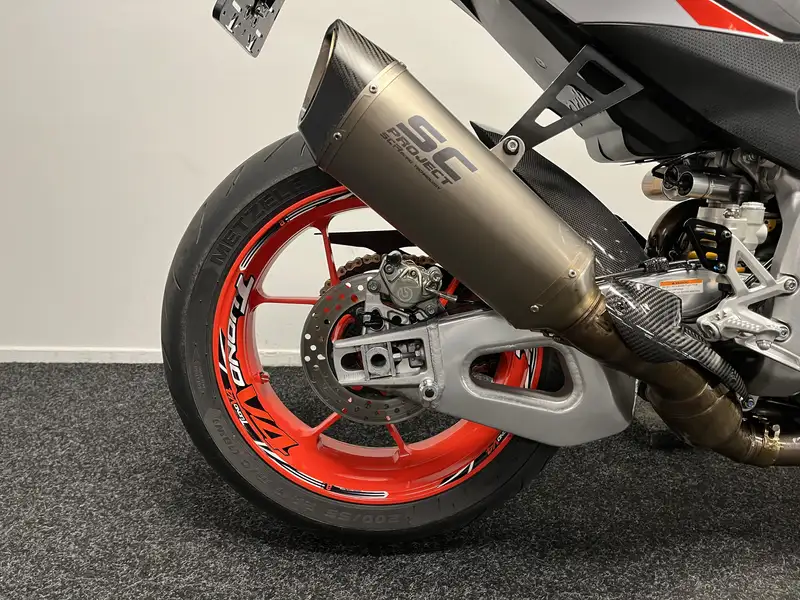 Aprilia Tuono - foto 7