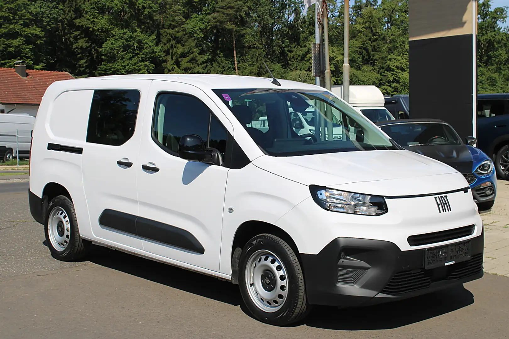 Fiat Doblo Kombi XL 130 Automatik 5 Sitzer Weiß - 1