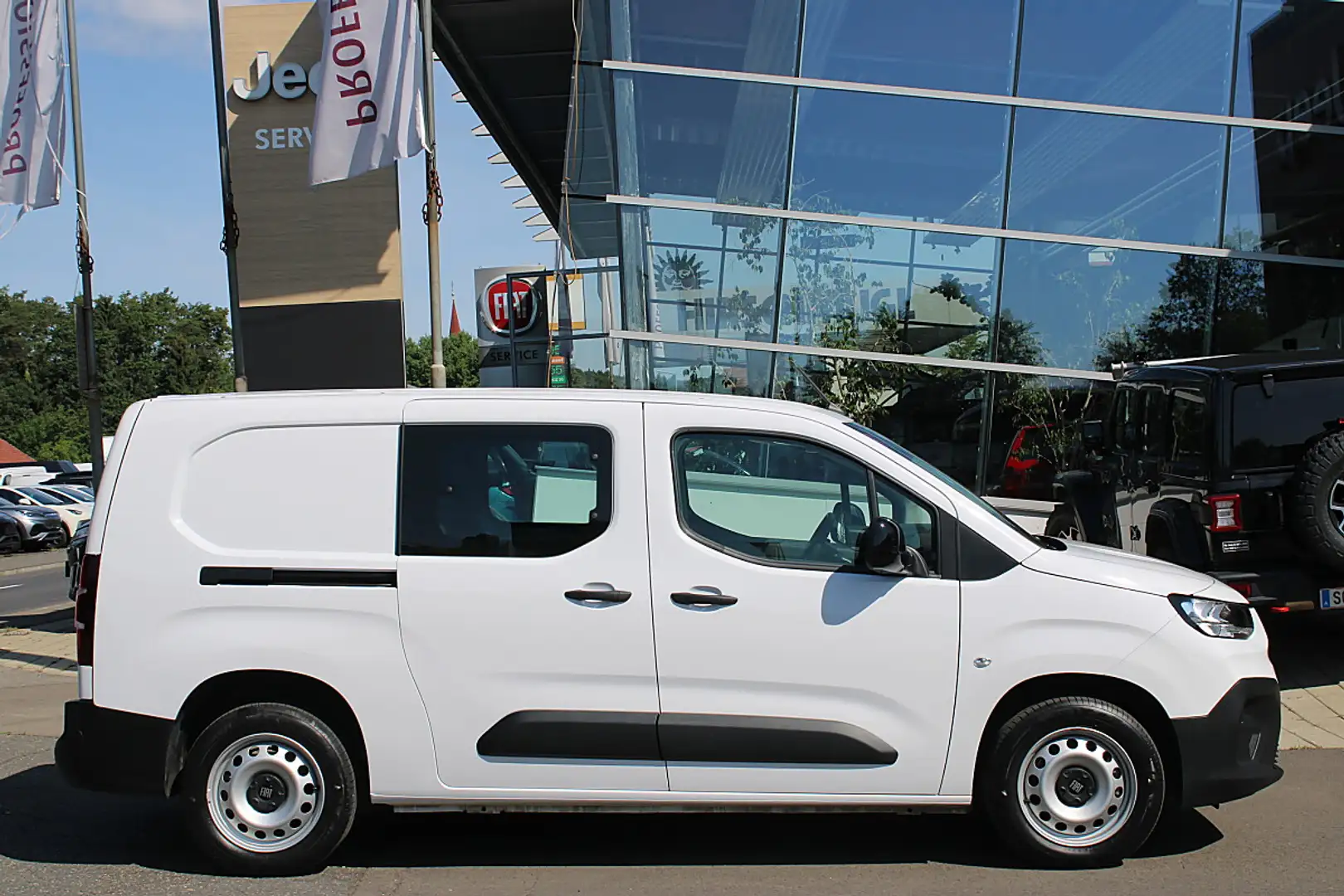 Fiat Doblo Kombi XL 130 Automatik 5 Sitzer Weiß - 2