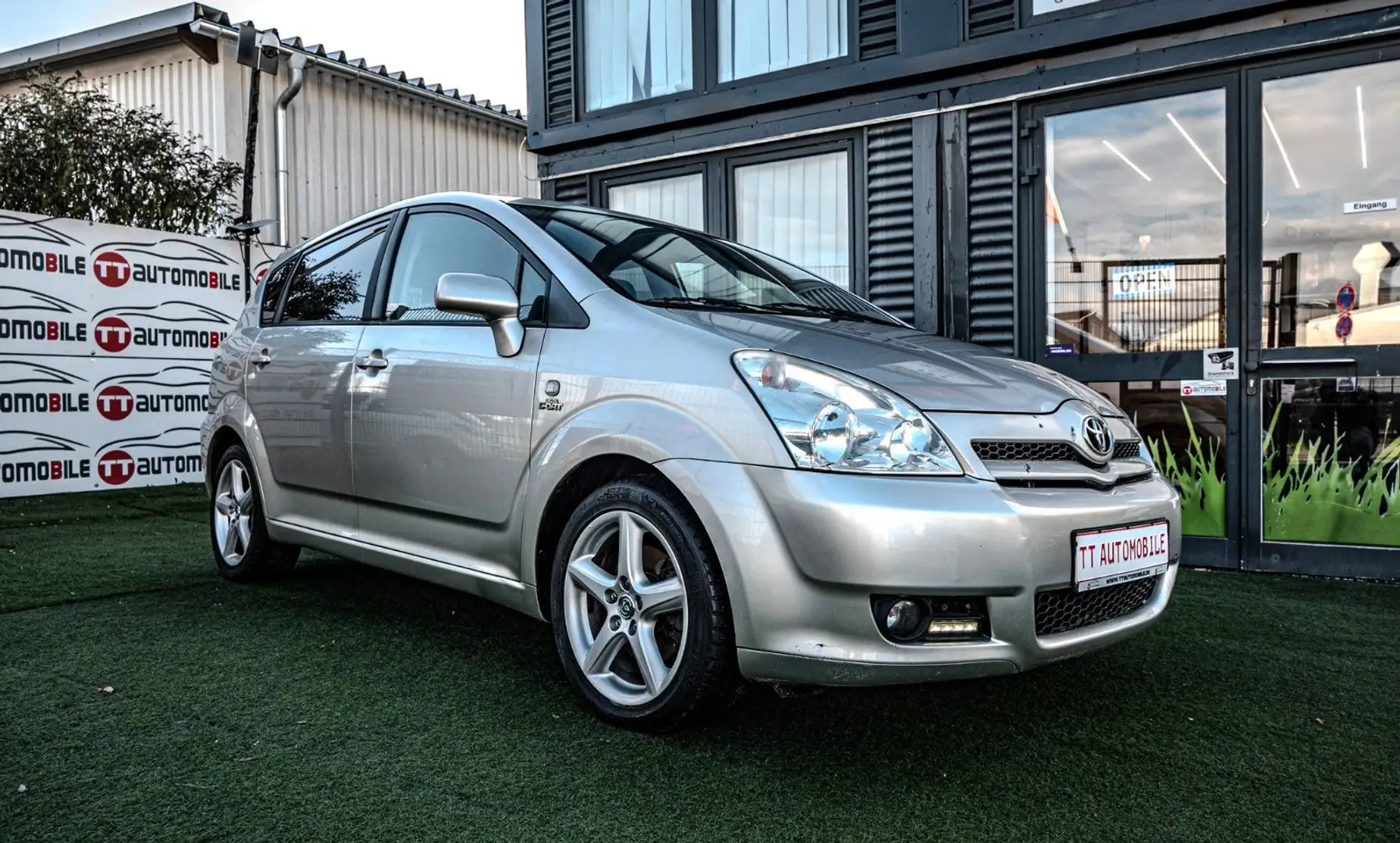 Toyota Corolla Verso 2.2 D-CAT 7-SITZER|KLIMA|TEMPOM. Silber - 1