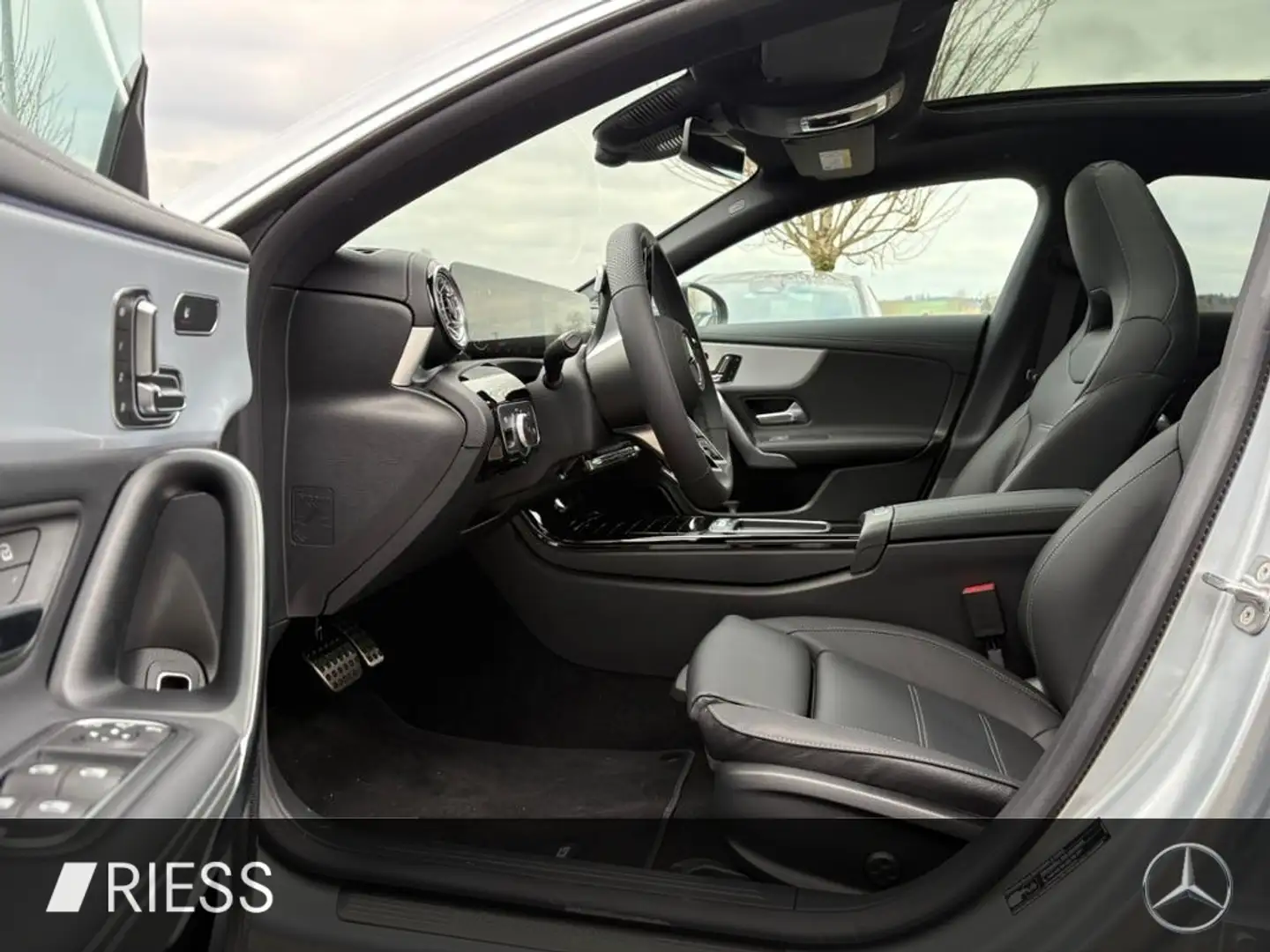 Mercedes-Benz CLA 200 SB AMG+PANO+AHK+DISTR+360°+MULTIB+KEYL+ Silber - 2