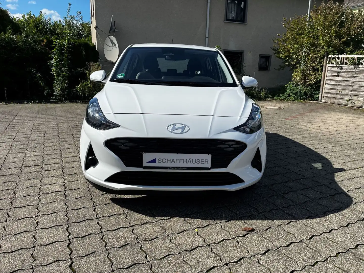 Hyundai i10 Trend AUT SHZ NAV BT KAM Weiß - 2