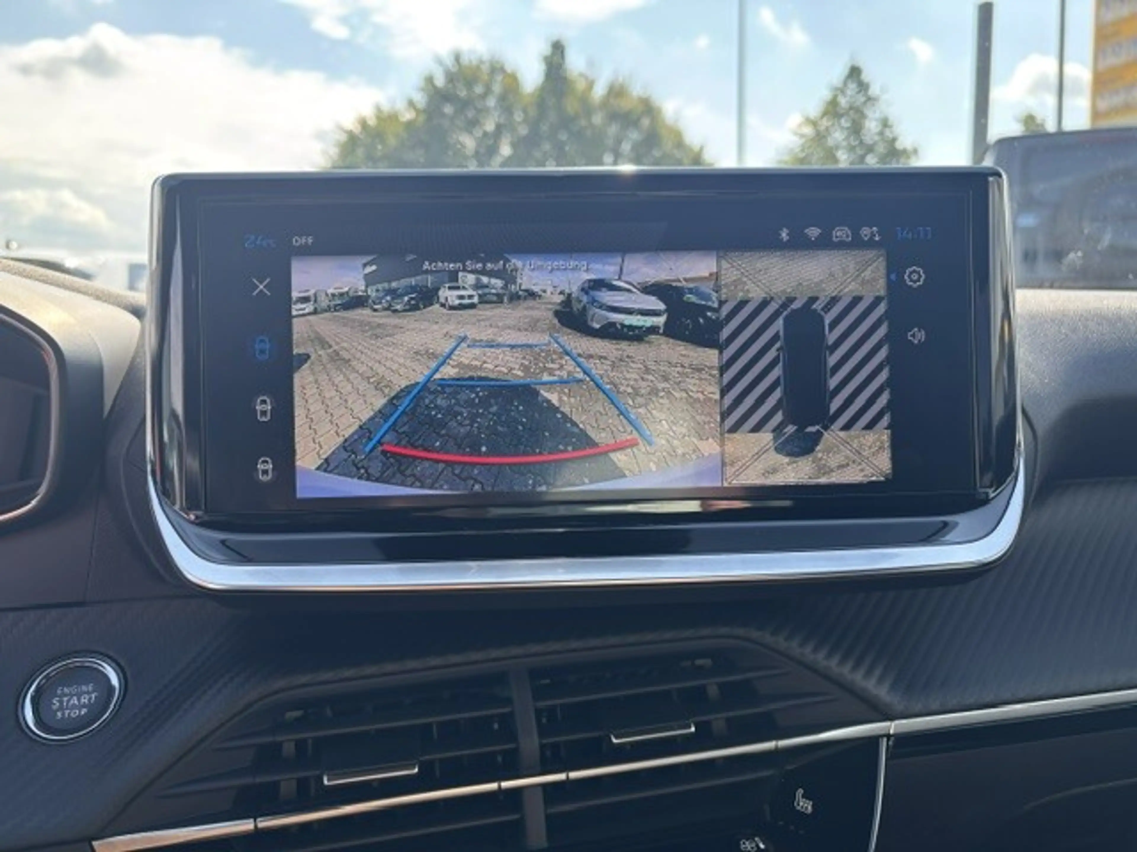 Peugeot 2008 Hybrid 145 e-DCS6 Allure — photo 10