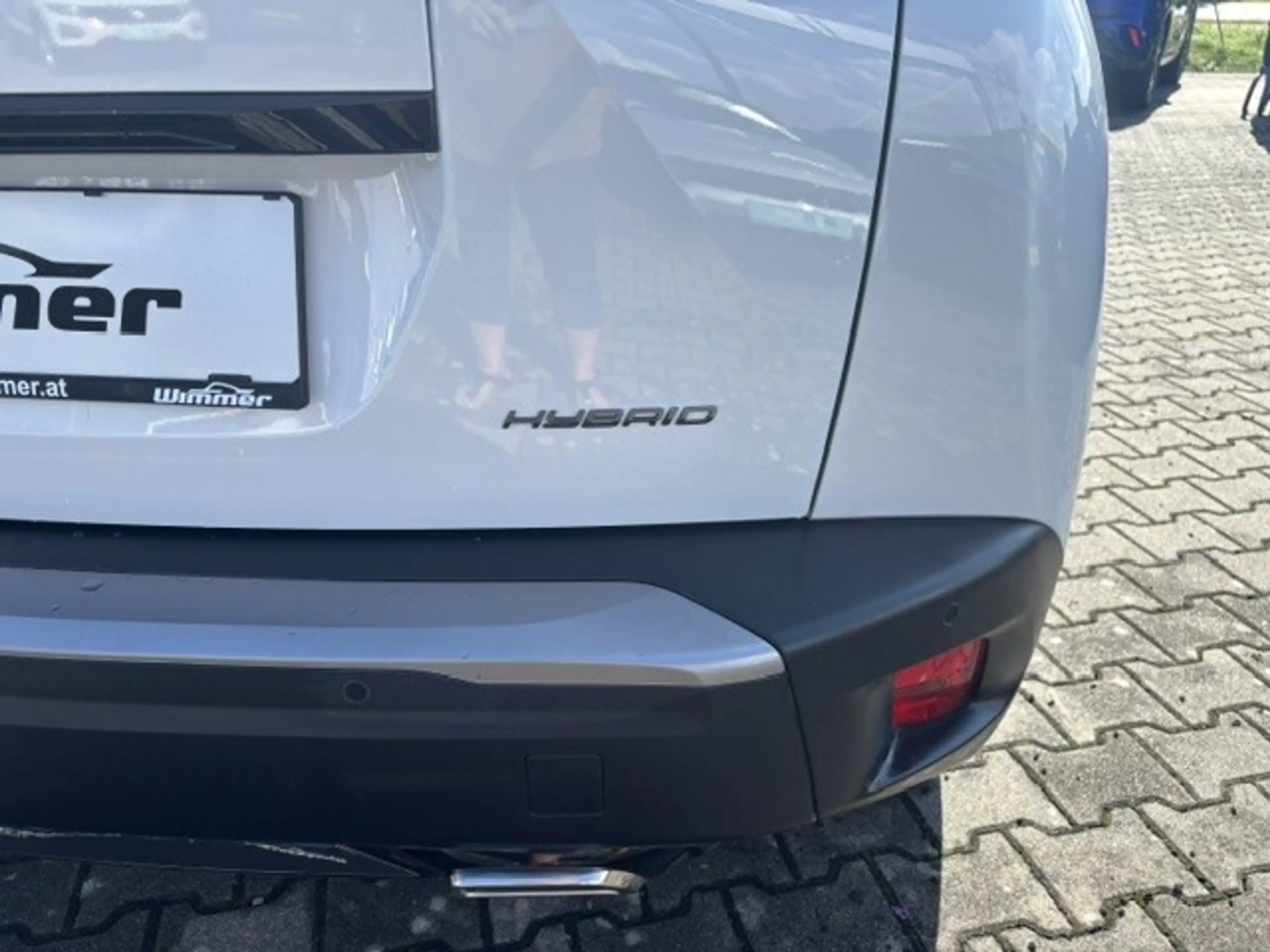 Peugeot 2008 Hybrid 145 e-DCS6 Allure — photo 5