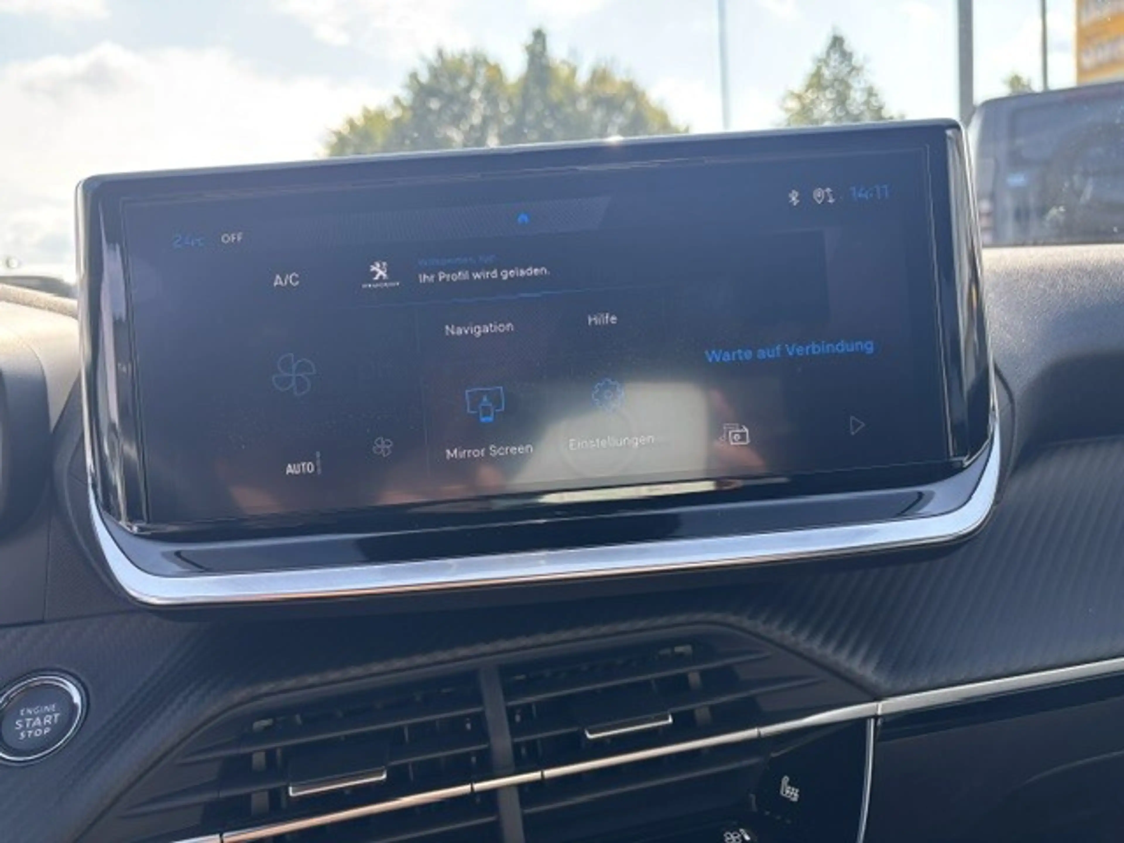 Peugeot 2008 Hybrid 145 e-DCS6 Allure — photo 8
