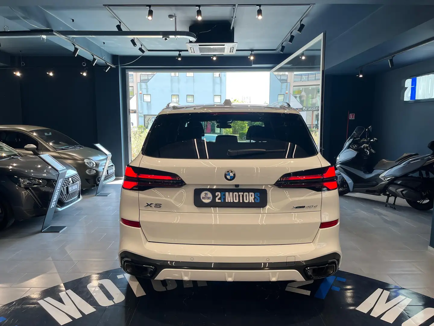 BMW X5 xdrive 40d M Sport Pro auto Bianco - 2