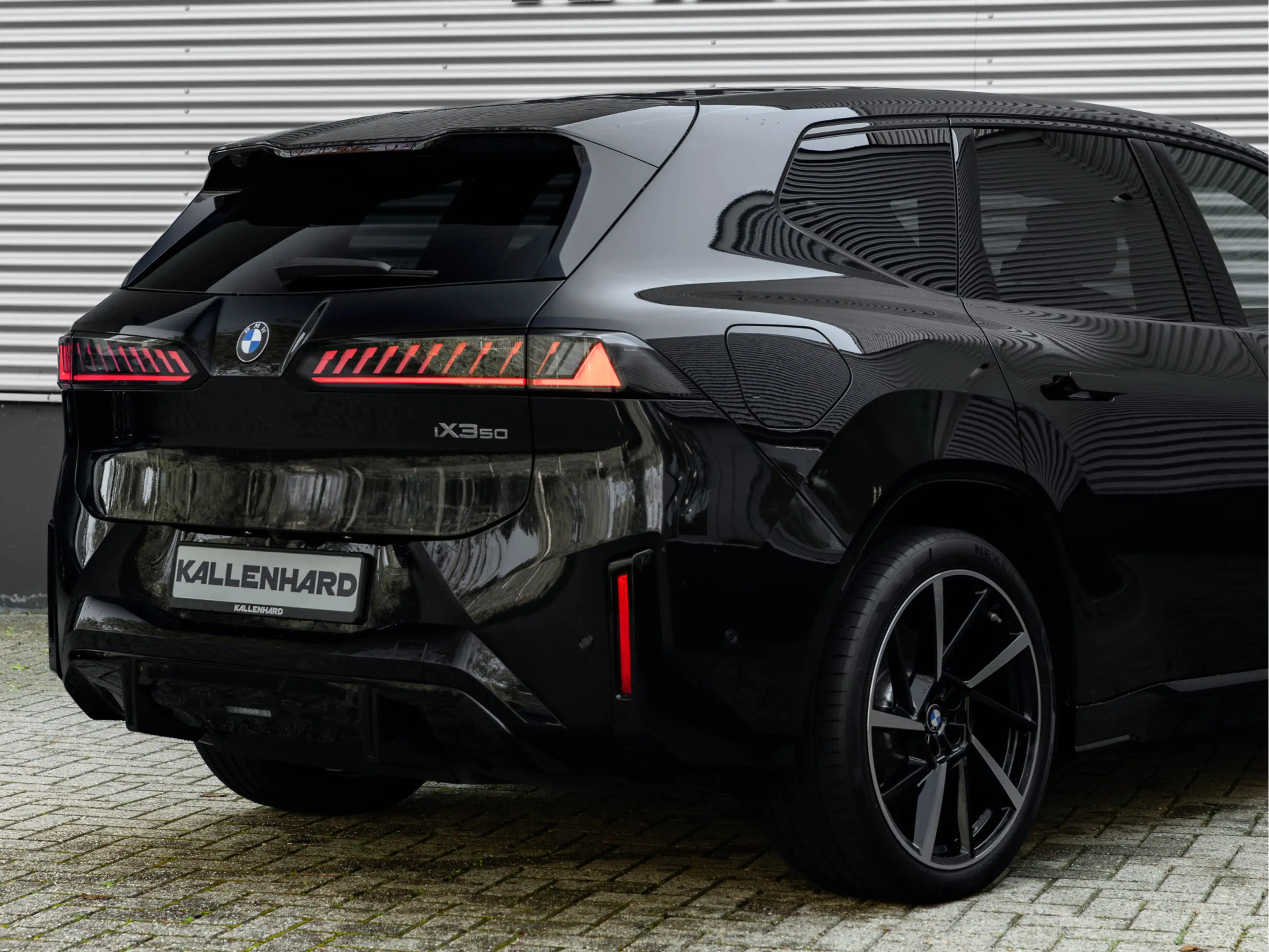 BMW iX3 50 xDrive - M-Sport - Pano - Highway Assistant - I — photo 11