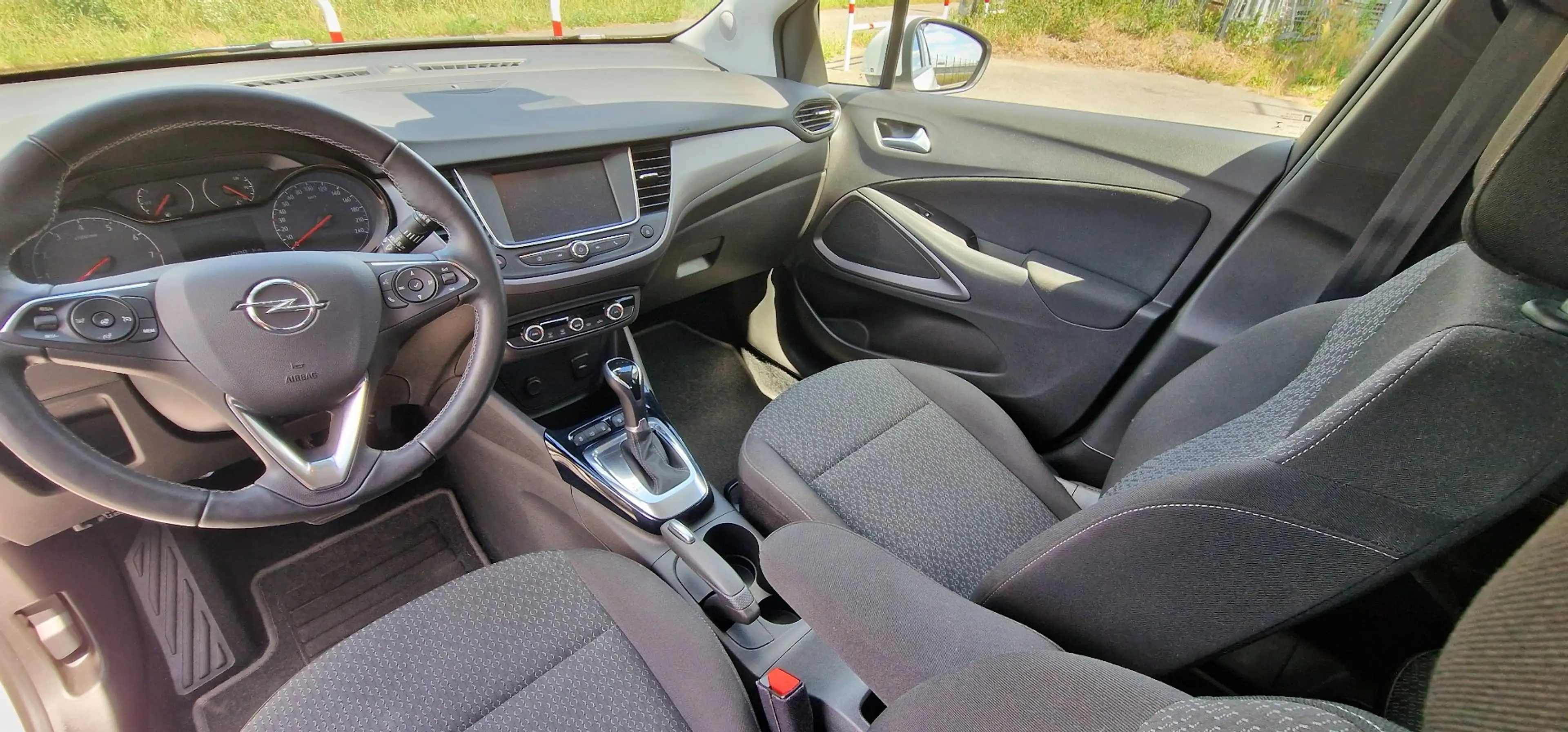 Opel Crossland X Edition — photo 12