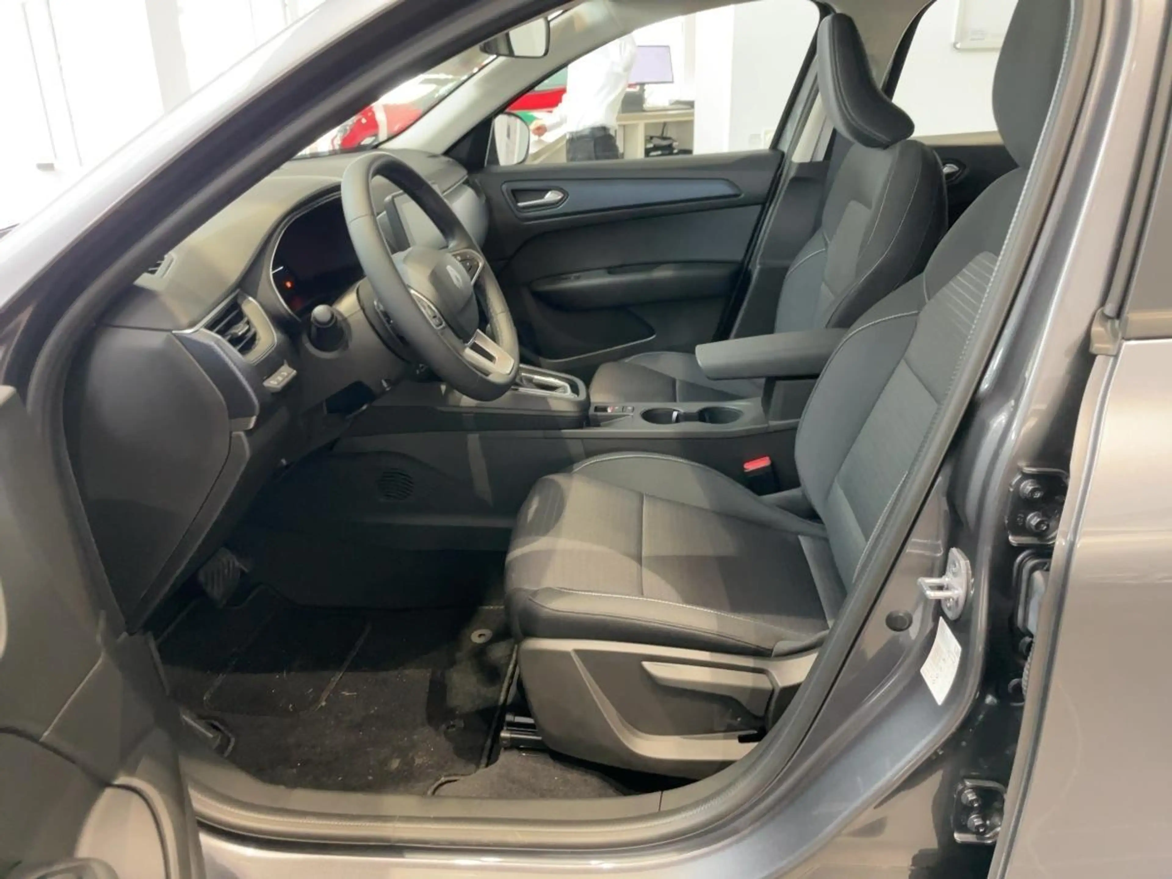Renault Arkana EVOLUTION Mild Hybrid 140 EDC — photo 8