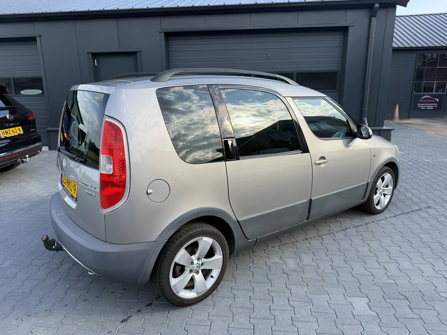 Skoda Roomster 1.4-16V Scout Apk 02-2026 Airco,Trekhaak,14Inch,Cv Beige - 2