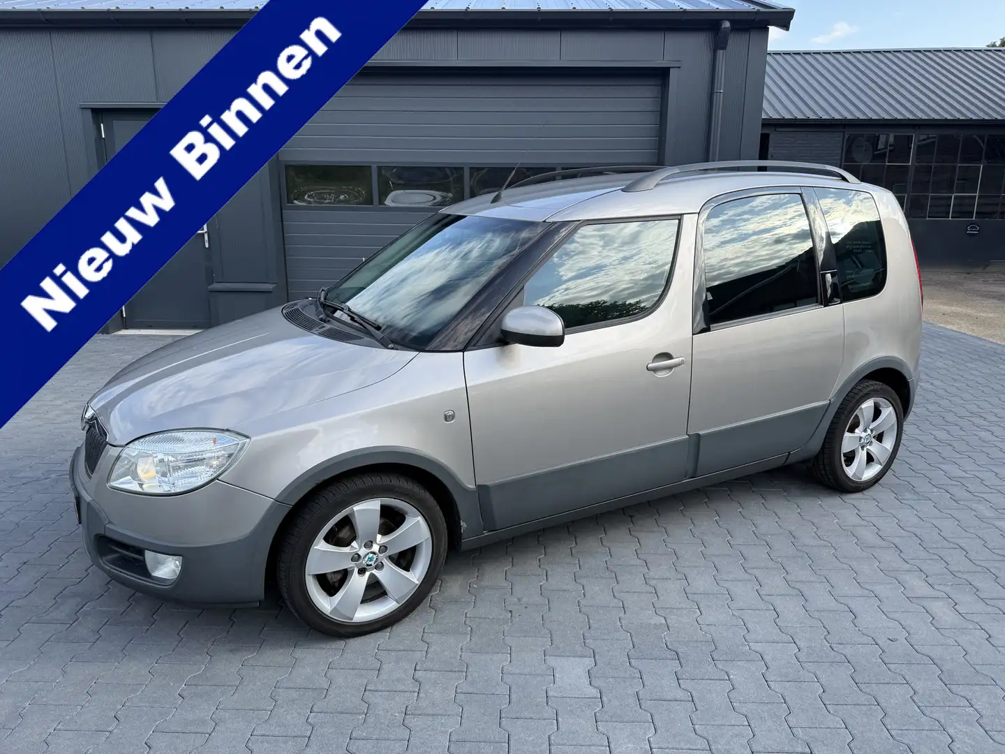 Skoda Roomster 1.4-16V Scout Apk 02-2026 Airco,Trekhaak,14Inch,Cv Beige - 1