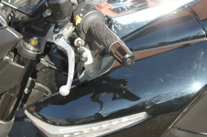 Suzuki GSX 1300 - foto 8