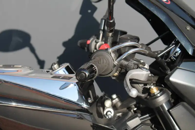 Suzuki GSX 1300 - foto 4