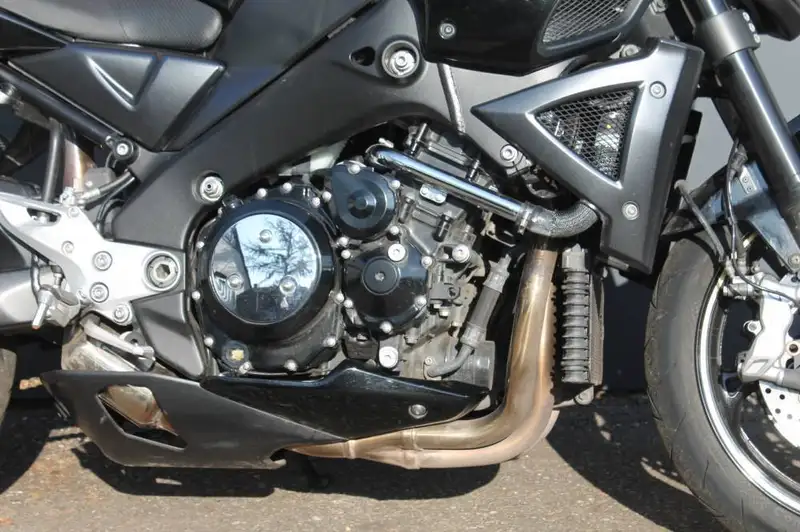 Suzuki GSX 1300 - foto 3