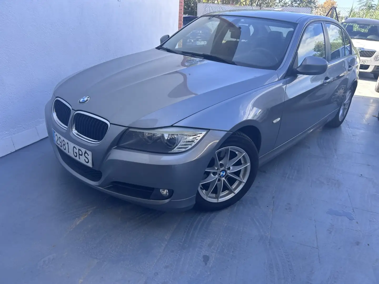 BMW 318 318i Grau - 1