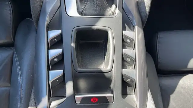 DS Automobiles DS 5 view 13