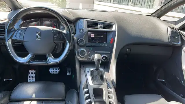 DS Automobiles DS 5 view 11