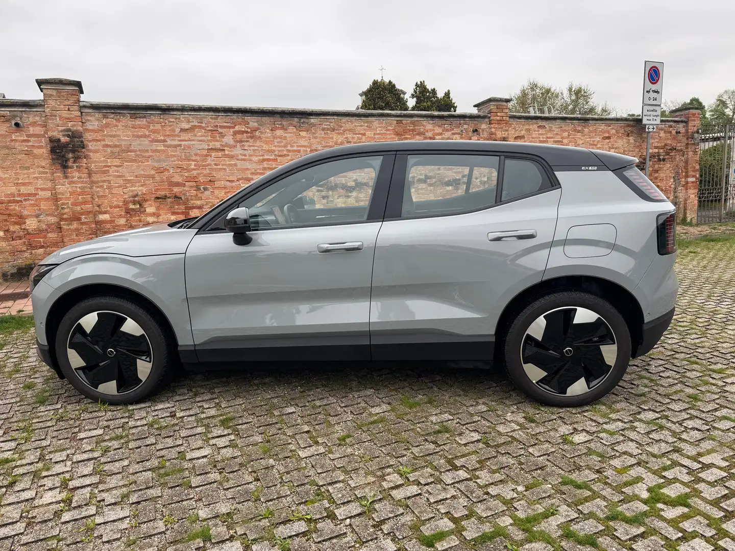 Volvo EX30 EX30 Single Motor Extended Range Ultra rwd Grigio - 1