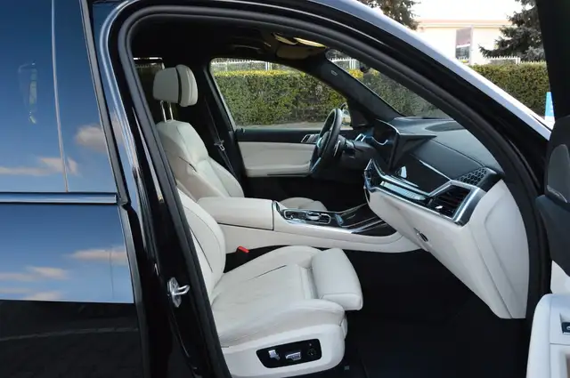 BMW X7 view 13