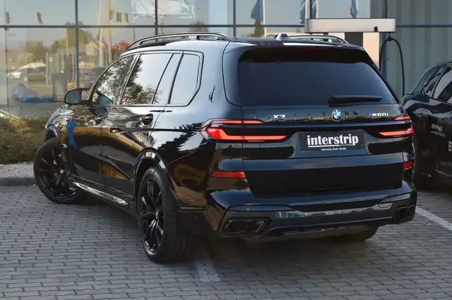 BMW X7 view 4