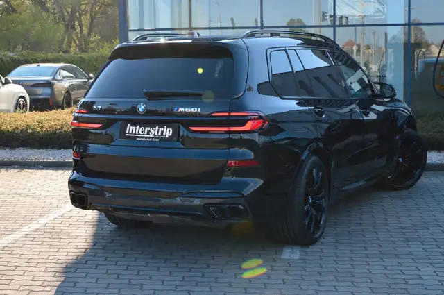 BMW X7 view 6