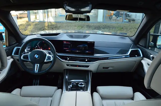 BMW X7 view 14
