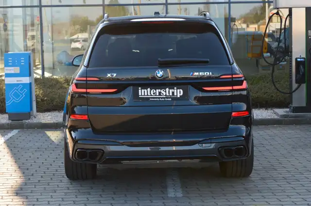 BMW X7 view 5