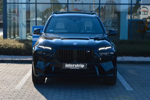 BMW X7 view 2