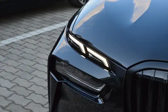 BMW X7 view 7