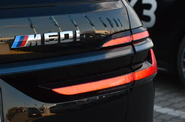 BMW X7 view 9
