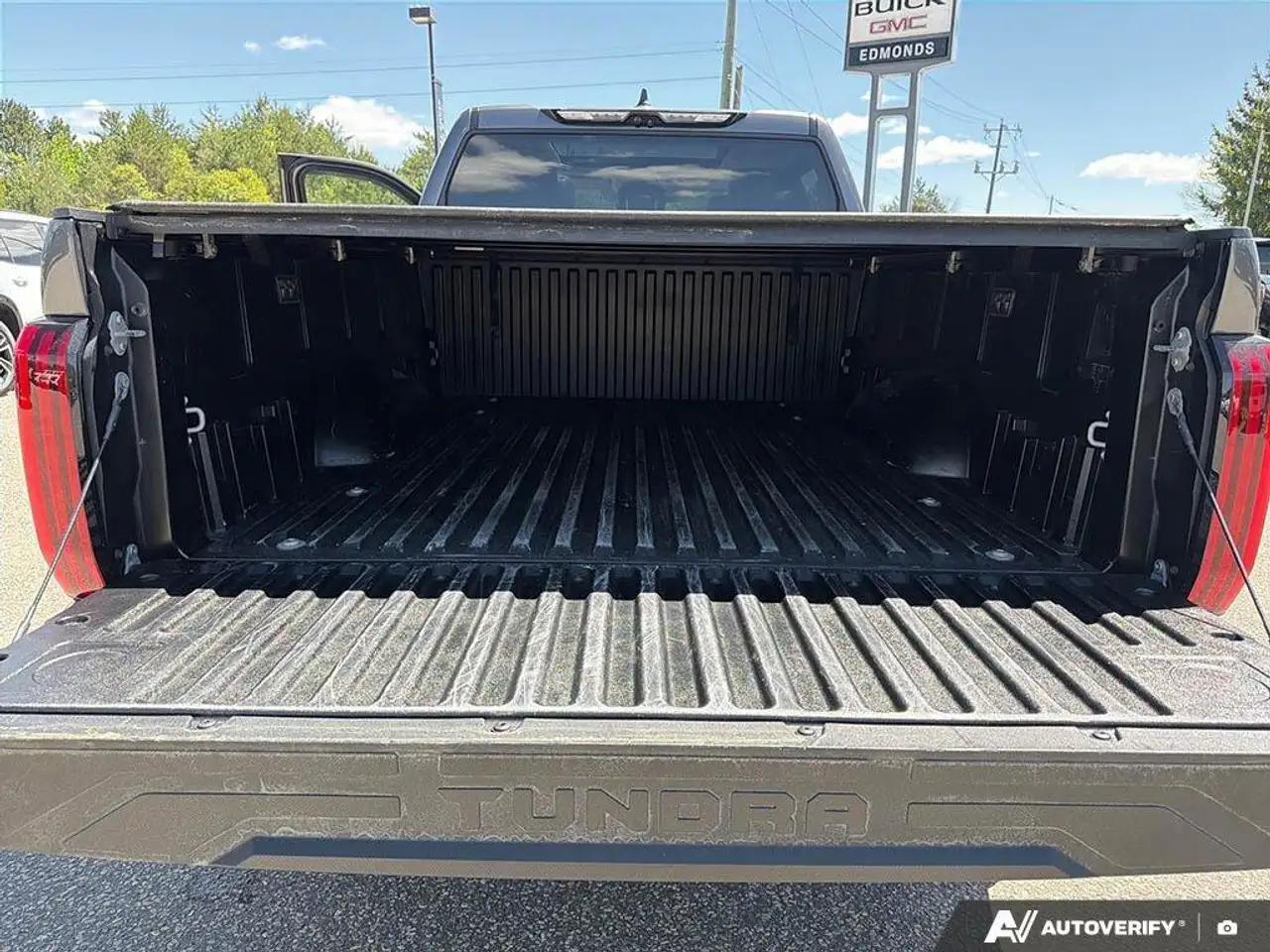 Toyota Tundra снимка Toyota Tundra