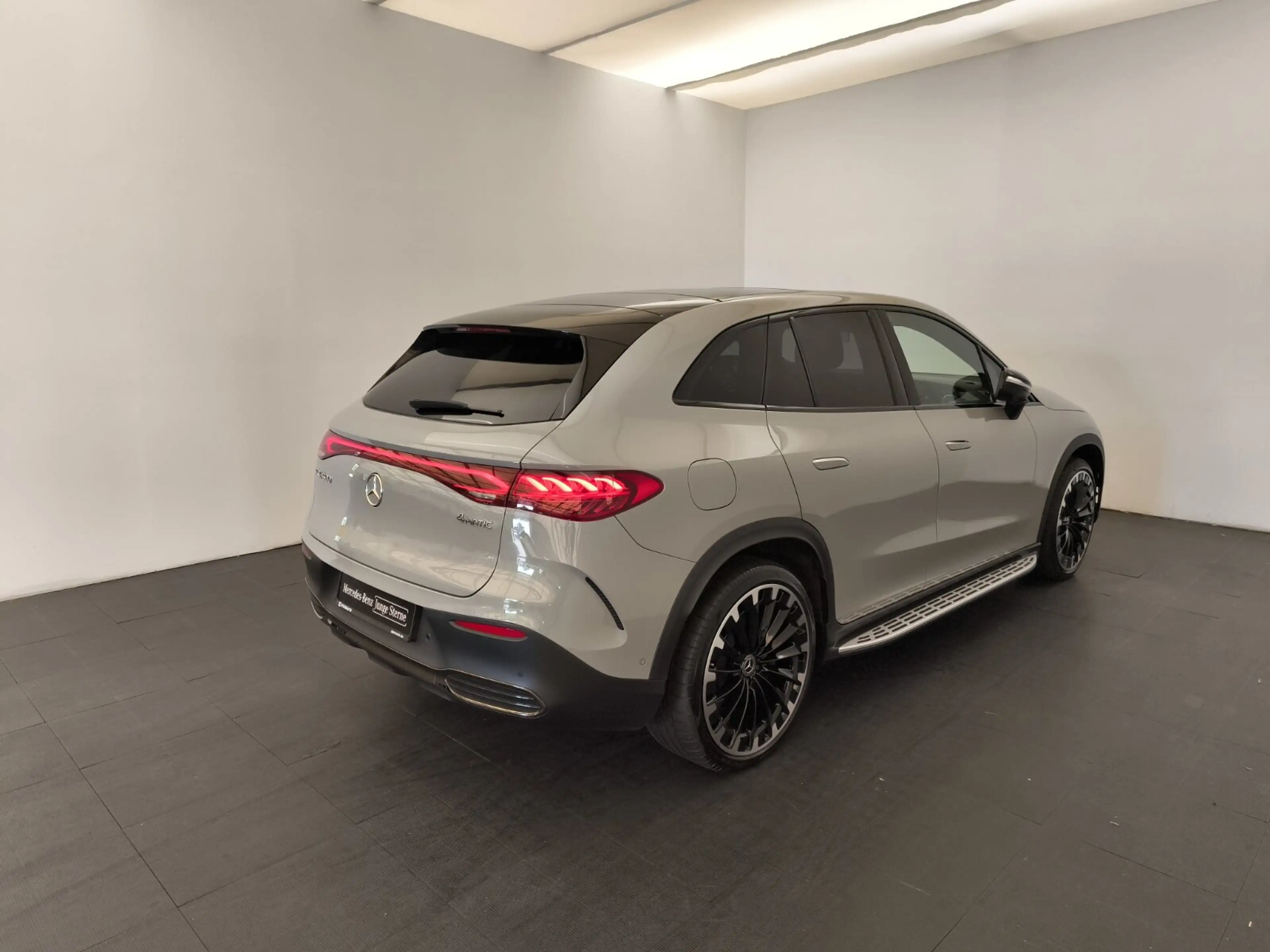 Mercedes-Benz EQE SUV EQE 500 4M SUV AMG Premium+ Hyperscreen AHK Night — photo 6