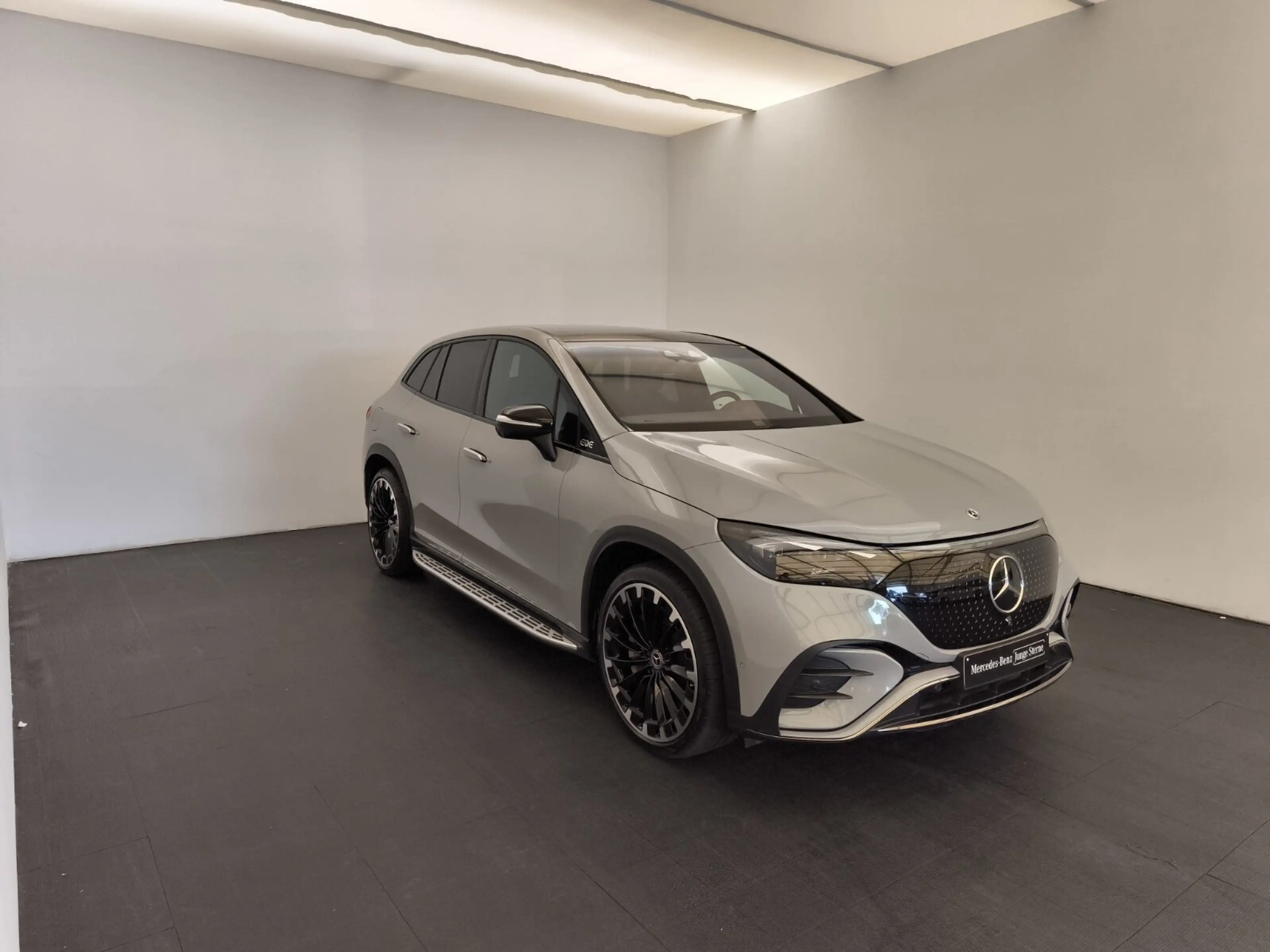 Mercedes-Benz EQE SUV EQE 500 4M SUV AMG Premium+ Hyperscreen AHK Night — photo 3