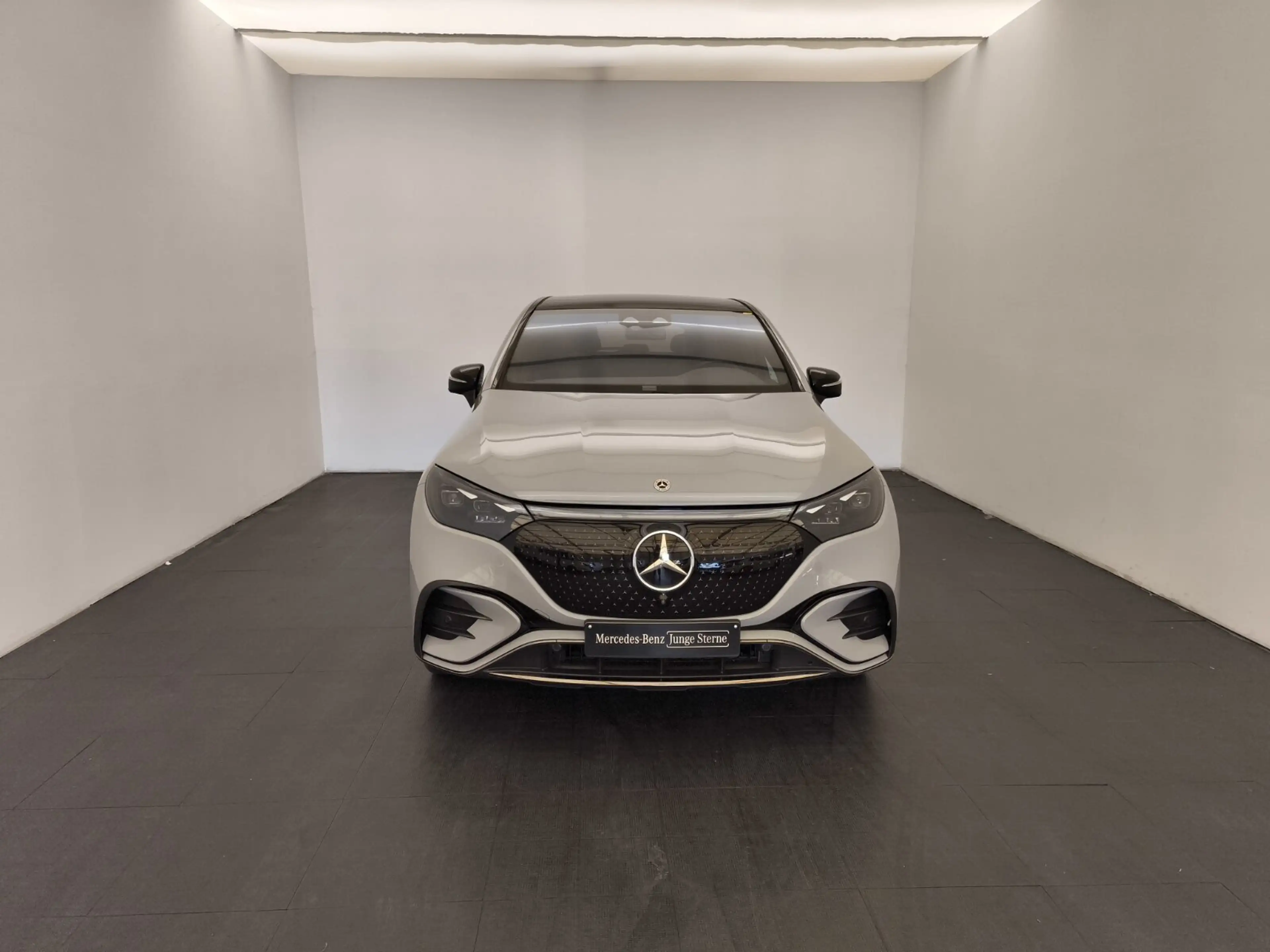 Mercedes-Benz EQE SUV EQE 500 4M SUV AMG Premium+ Hyperscreen AHK Night — photo 2